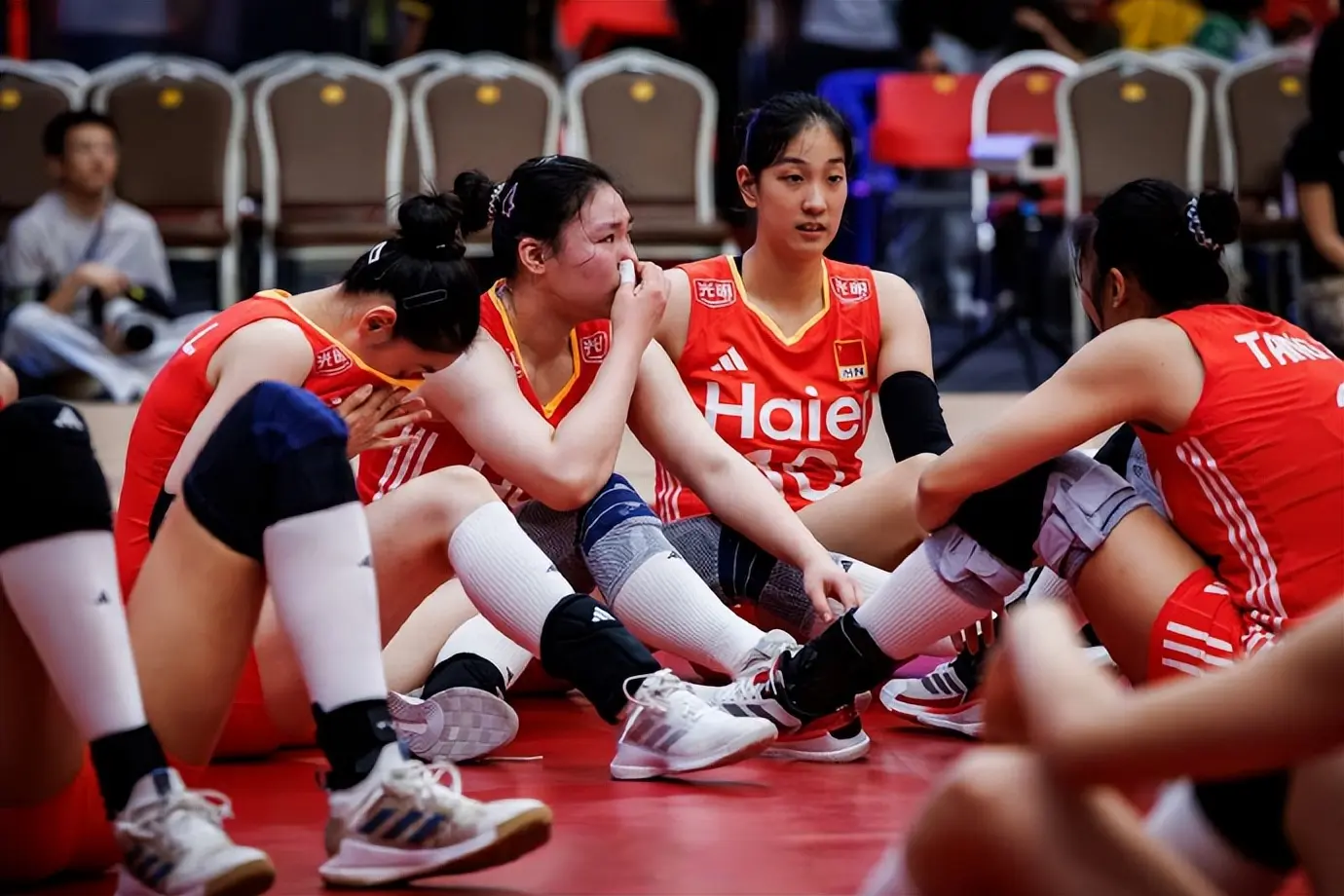 队的研究又, 赛后其教练