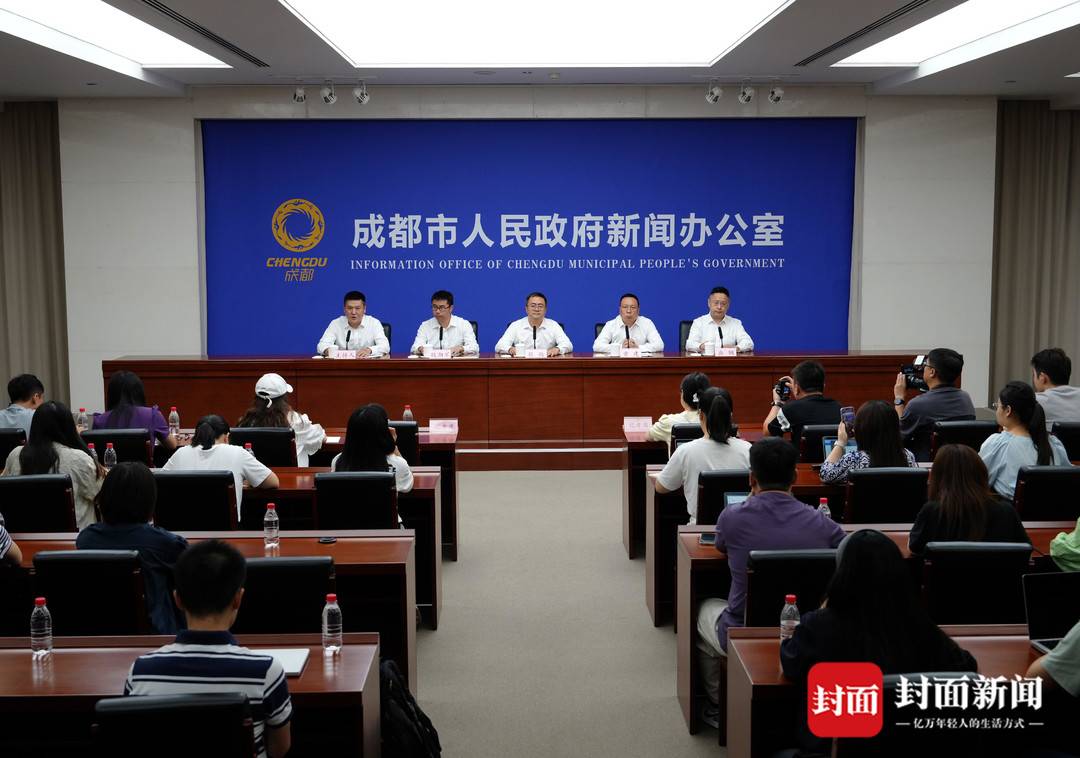 呈现三个特, 观赛