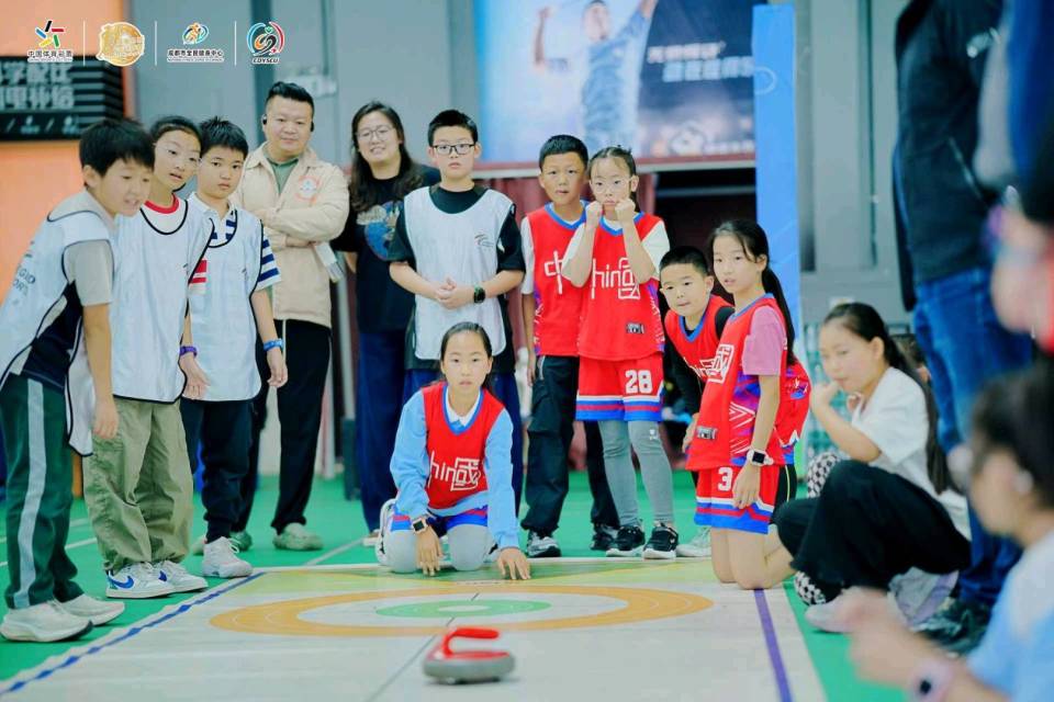 陆地冰壶球, 区教育局共, 突破了场地 陆地冰壶球, 区教育局共, 突破了场地